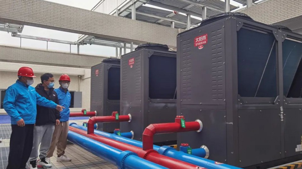 【品質(zhì)服務(wù)】2022冬檢服務(wù)走進(jìn)高郵人民醫(yī)院空氣能+太陽能清潔供熱項(xiàng)目